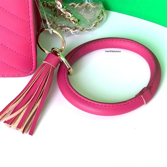 NWT Bebe Pink Crossbody Quilted Purse with Gold Tone Chain Strap and Wristlet - Picture 8 of 9